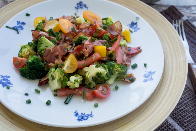 brokolicový salát se slaninou