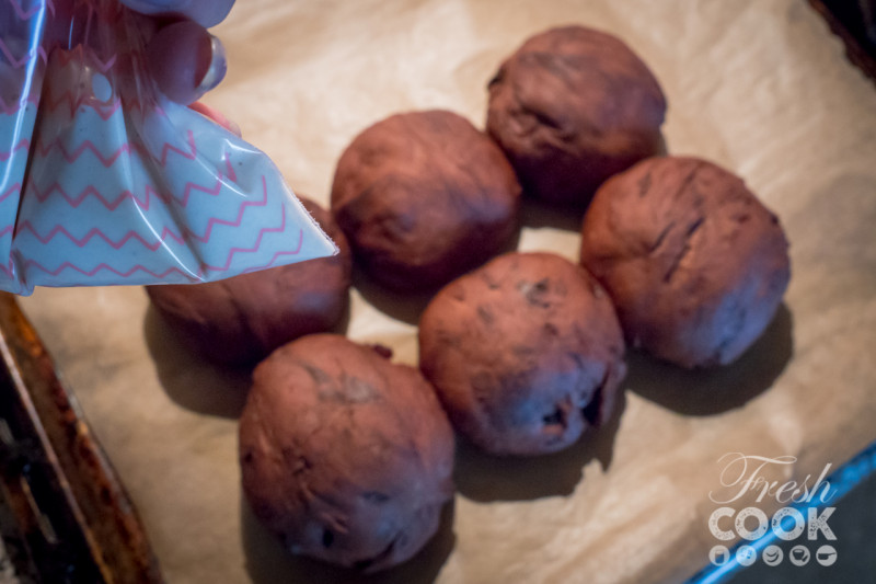 Chocolate hot cross buns recept Jamie Oliver Fresh Cook