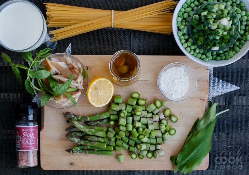 recept Linguine_s_uzeným_pstruhem_chřestem_a_hráškem Fresh Cook