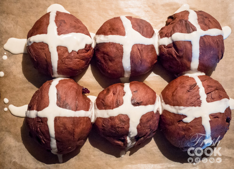 Chocolate hot cross buns recept Jamie Oliver Fresh Cook