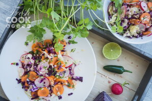 Do třetice barevný mexický salát od Jamie Olivera