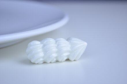 Brož White Cream