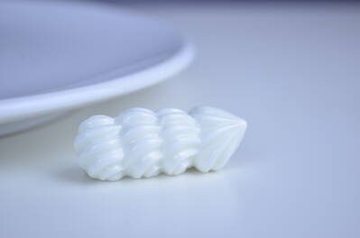 Brož White Cream